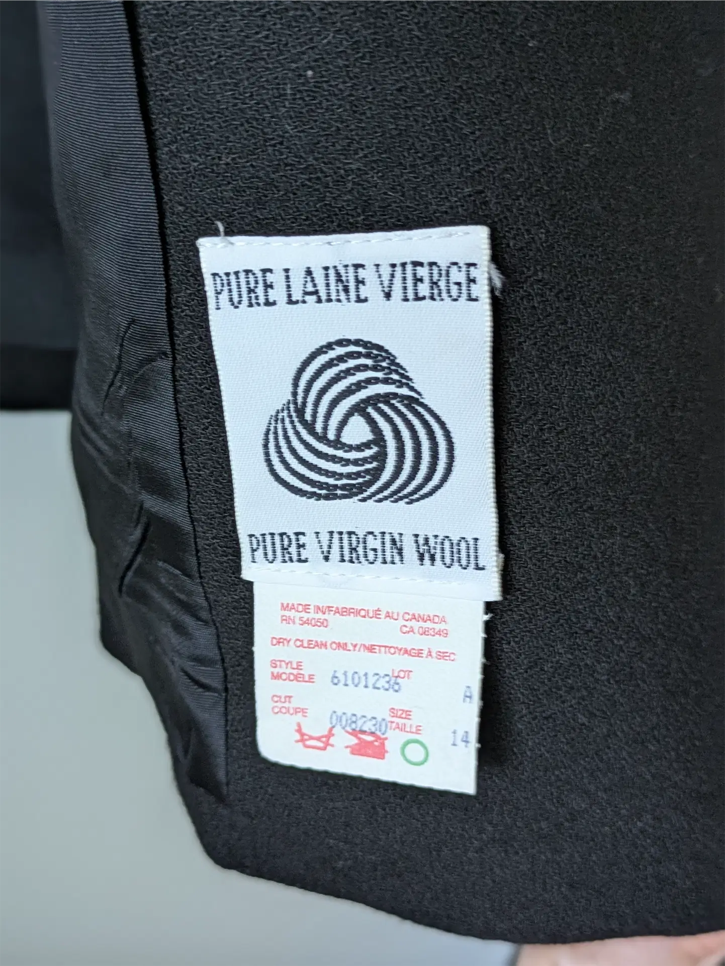 Black 80s Vintage Blazer - Dark Academia, Preppy, or Old Money Look (Size M/L)