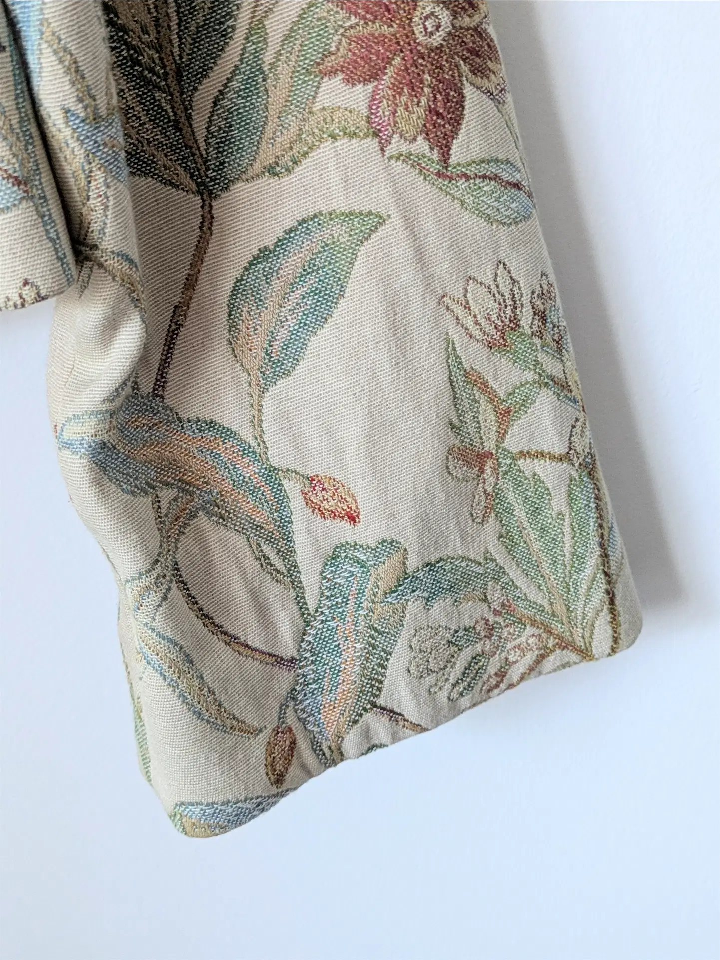 Beige Floral Vintage Blazer - Nature Tapestry / Flower Embroidery (Size S/M)