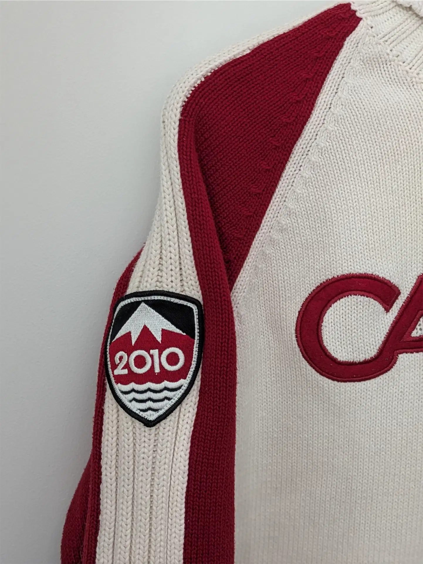 Official 2010 Olympics Team Canada Sweater - Hudson's Bay, Size M