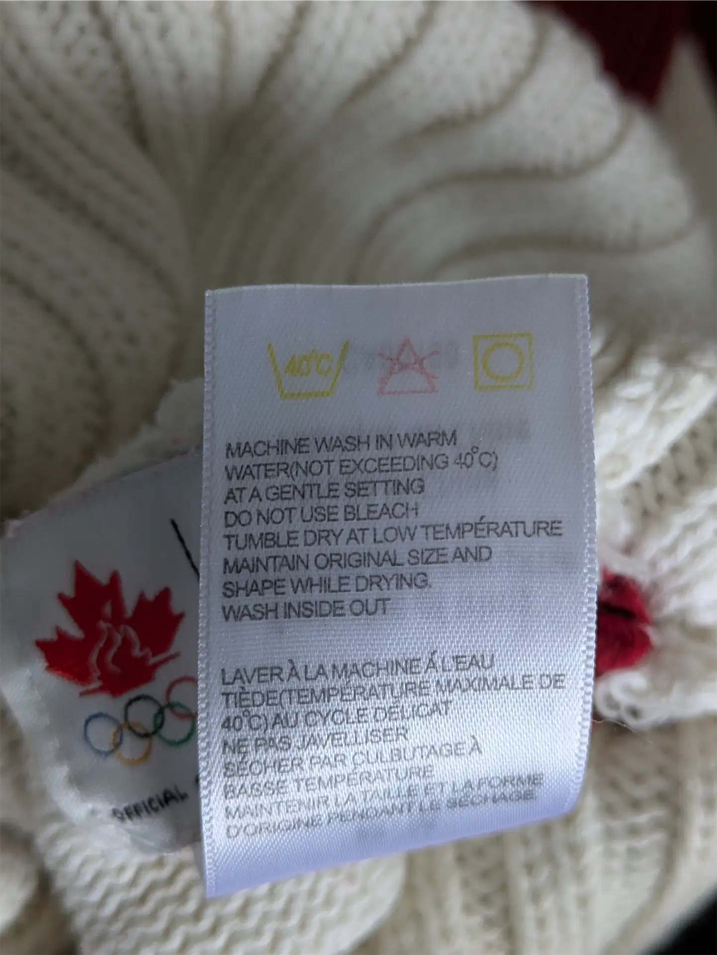 Official 2010 Olympics Team Canada Sweater - Hudson's Bay, Size M