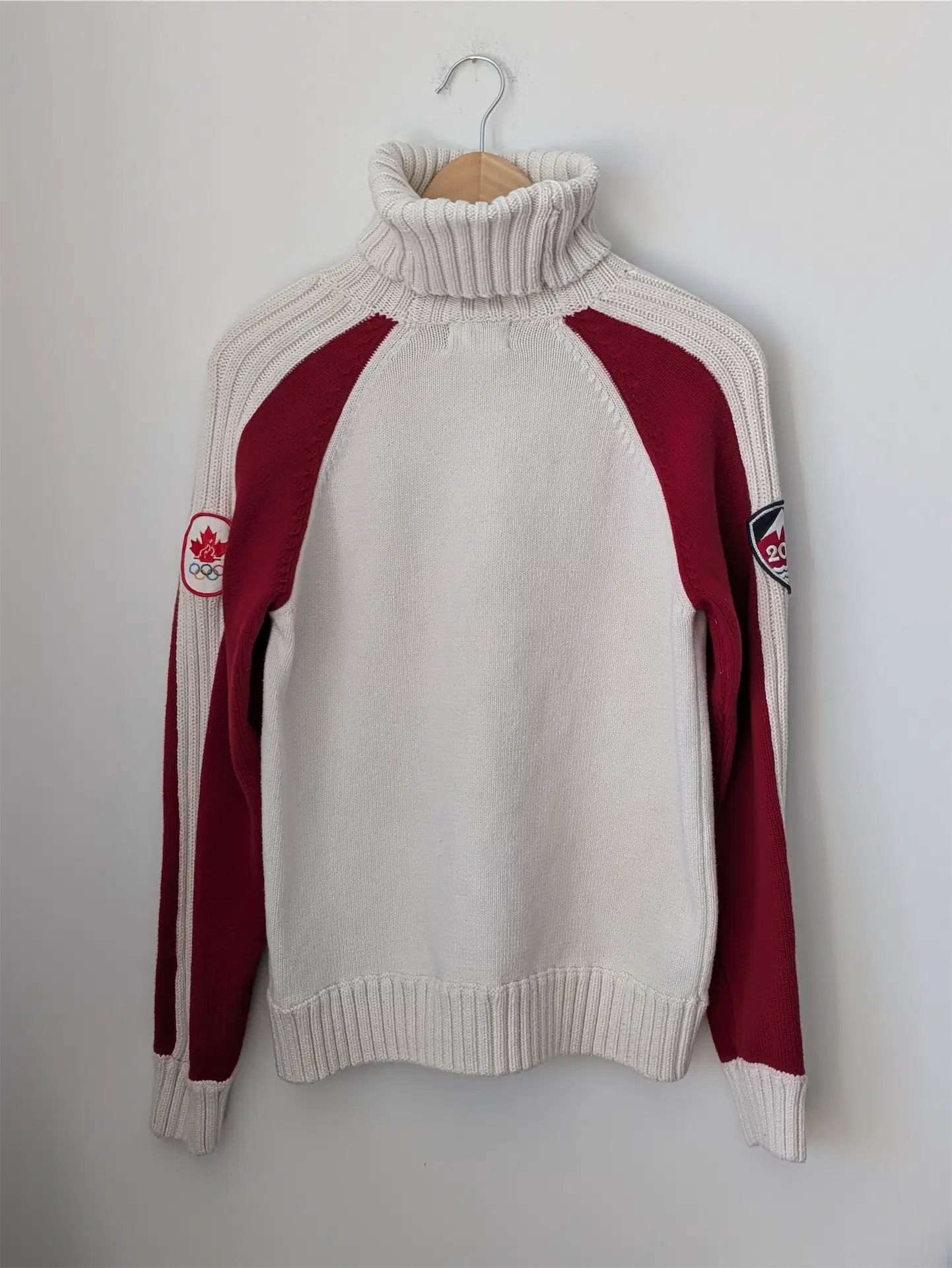 Official 2010 Olympics Team Canada Sweater - Hudson's Bay, Size M