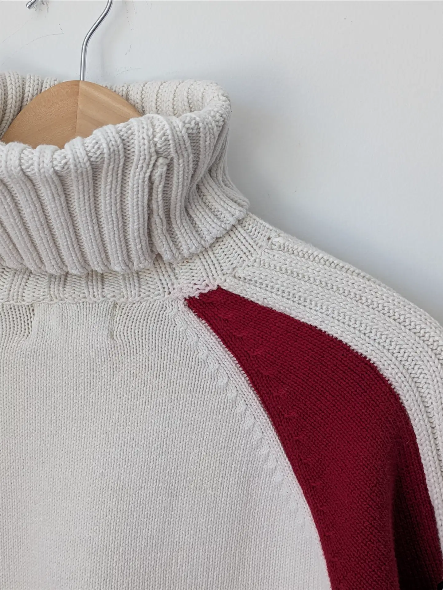 Official 2010 Olympics Team Canada Sweater - Hudson's Bay, Size M